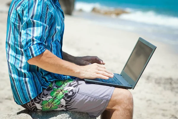 Happy Man Guy Laptop Seashore Weekend Travel — Stock Photo, Image