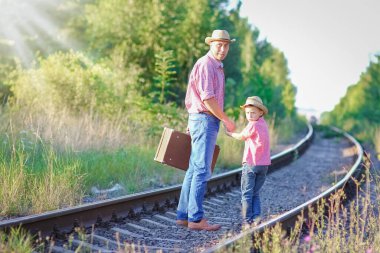 baba ve oğul kovboylar birlikte mutluluk kavramı