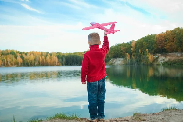 Happy Child Launches Airplane Nature Park — Stock Photo, Image