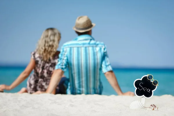 Happy Couple Seaside Vacation Travel Weekend — Stockfoto