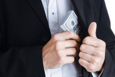 Beyaz arka planda parası olan bir iş adamı