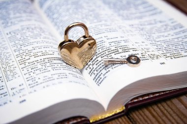 İncil ve mutlu sevgililer günü aşkları