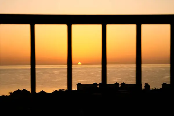 Όμορφο Πρωί Ηλιοβασίλεμα Στο Φόντο Της Θάλασσας Φωτογραφία Αρχείου