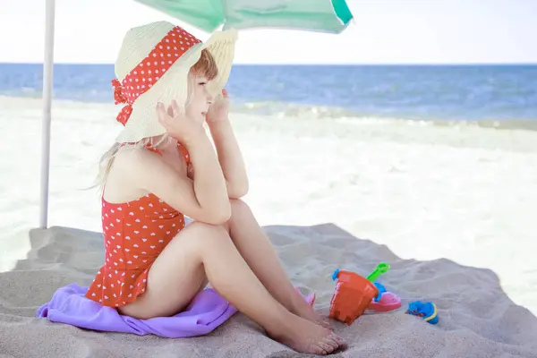 Menina Feliz Mar Verão Natureza Fotos De Bancos De Imagens