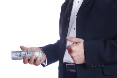 Beyaz arka planda parası olan bir iş adamı