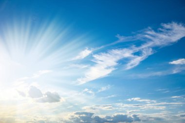 Temiz hava atmosferinde güzel gökyüzü bulutları