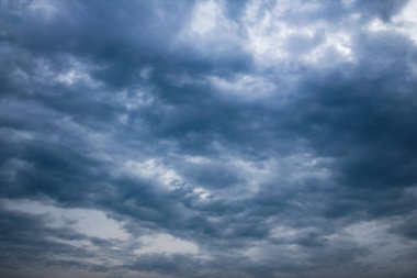 Temiz hava atmosferinde güzel gökyüzü bulutları