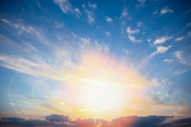 Temiz hava atmosferinde güzel gökyüzü bulutları