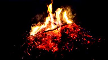 Dışarıdaki yangın kül tehlikesi