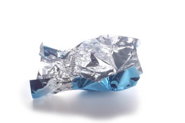 Şeker mavisi ambalaj kağıdı boş ve beyaz arkaplanda izole edilmiş ve metniniz için kopya alanı ile birlikte açık