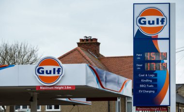 4 Mart 2023, Cambridge, İngiltere: Petrol fiyatları zirve yaptıktan sonra düştü