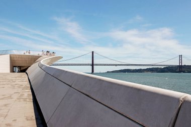 Lizbon, Portekiz 'deki MAAT müzesinin modern dış yüzeyi 