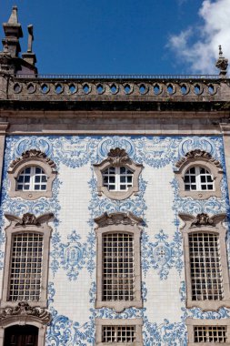 Portekiz, Porto 'daki Igreja do Carmo Kilisesi' nin dışındaki mavi fayanslar. 