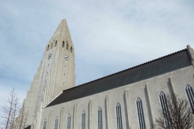 İzlanda 'daki Hallgrmskirkja kilisesinin dış cephesi 