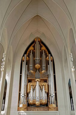 İzlanda 'daki Hallgrimskirkja Kilisesi' nin iç cephesi. 