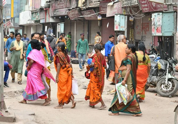 Varanasi India November 2022 View Unknown Indian People Shop Streets 免版税图库照片
