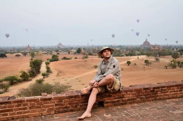 Homme Bagan Pendant Soleil Photo De Stock