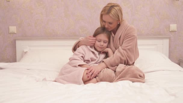 Mum Daughter Gowns Cuddling Sitting Bed Woman Hugs Strokes Girl — Vídeo de Stock