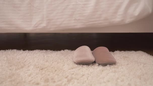 Close Fluffy White Carpet Light Brown Slippers Bare Feet Get — Stockvideo
