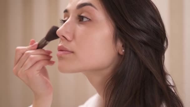 Close Side View Young Brunette Portrait Applying Face Powder Brush — Stock Video