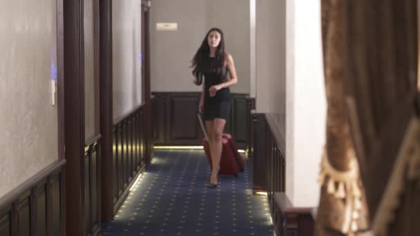 Pretty Brunette Coming Stairs Walking Her Room Hotel Corridor She — ストック動画