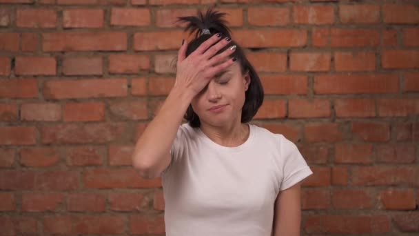 Close Young Disappointed Woman Doing Facepalm While Standing Isolated Brick — Stockvideo