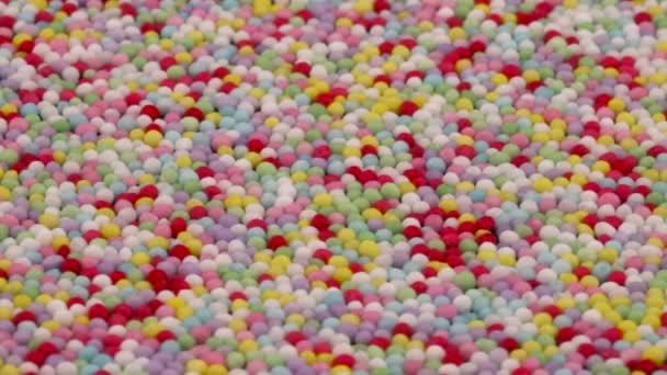 Vista Confusa Macro Tiro Pequenas Manchas Coloridas Doces Açúcar Girando — Vídeo de Stock