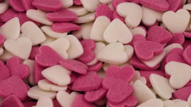 Pile Petits Bonbons Rouges Blancs Forme Coeur Tournant — Video