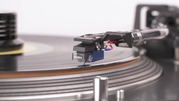 Close Turntable Playing Vinyl Cuing Lamp Clamp Tone Arm Coil — Stock Video