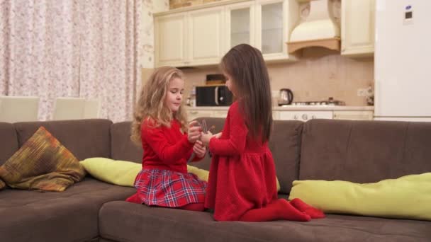 Adorable Little Girls Playing Colored Pencils Sofa — Wideo stockowe