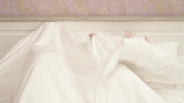 Two Little Girls Pajamas Hiding Blanket Peeking Out Laughing — Stock Video