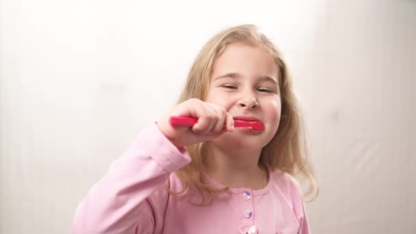 Little Blond Girls Brushing Her Teeth Intensely Bathroom — Stock video