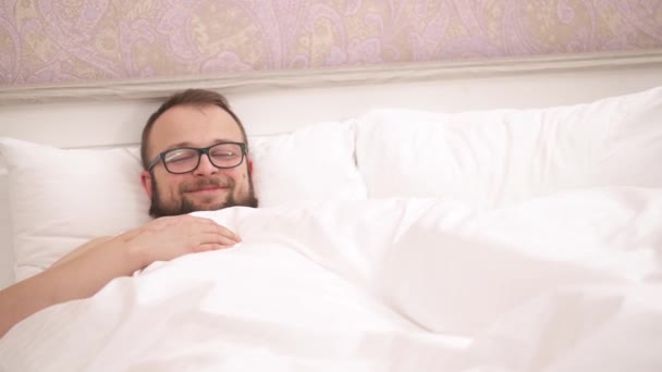 Close View Loving Couple Bed Girl Gets Blanket Begins Making — Vídeo de Stock
