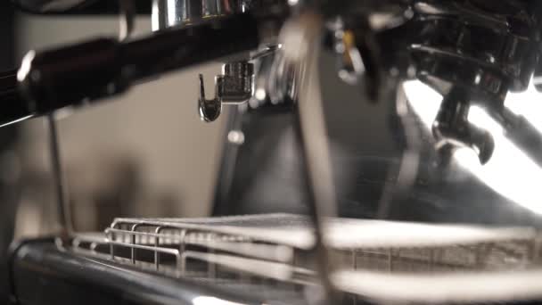 Close Coffee Machine Steaming Intensely Camera Fixes Steam Wand — Video Stock
