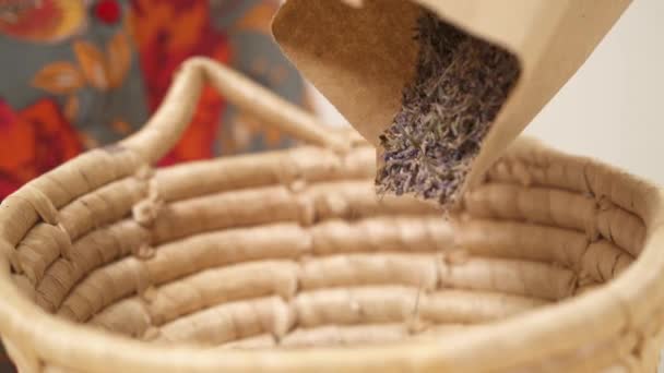 Close View Wicker Basket Filling Dried Lavender Flowers Paper Package — 图库视频影像