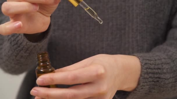 Close View Woman Hands Holding Amber Bottle Filling Pipette Oil — ストック動画