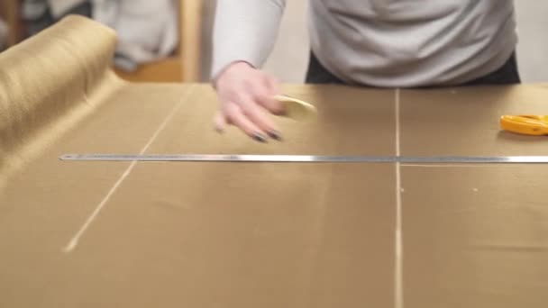 Close Tailor Making Pattern Chalk Dark Brown Fabric Using Ruler — ストック動画