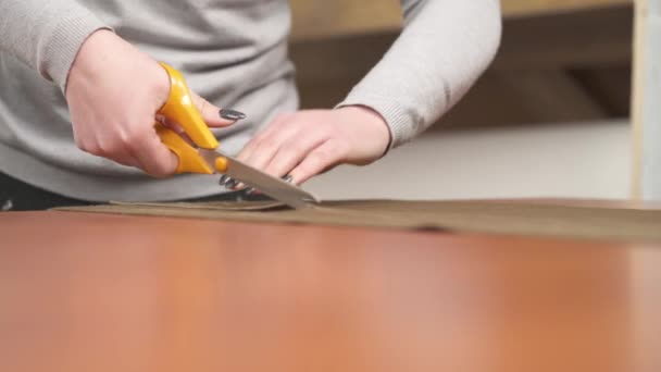 Close Designer Cutting Piece Brown Material Professional Scissors According Pattern — Wideo stockowe