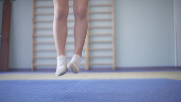 Close Young Gymnast Jumping Rope Gymnastic Hall — Stock videók