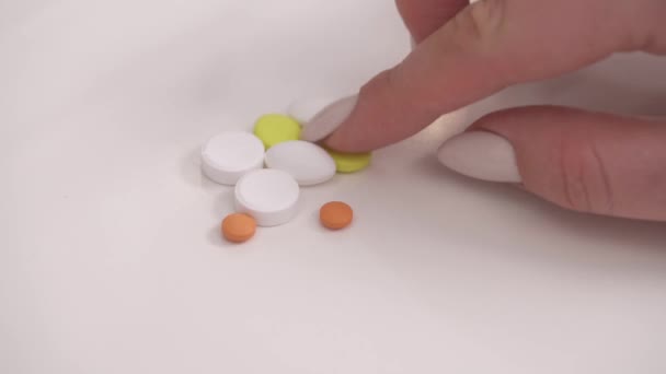 Κοντινή Προβολή Βιταμινών Και Ανόργανων Συστατικών Χάπια Που Βρίσκονται Στη — Αρχείο Βίντεο