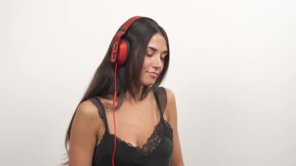 Κάτω Μέρος Του Shot Της Νεαρής Σέξι Γυναίκα Φορώντας Ακουστικά — Αρχείο Βίντεο