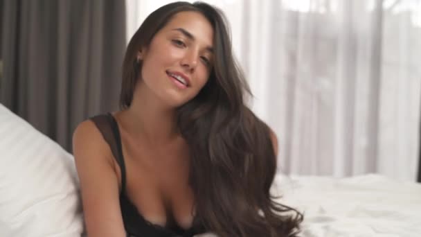 Parte Superior Inferior Tiro Joven Sexy Mujer Con Auriculares Disfruta — Vídeos de Stock