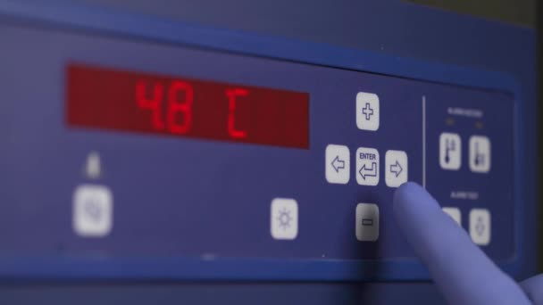 厨房烤箱温度控制面板 在面包店工作的烤炉上的温度计 — 图库视频影像