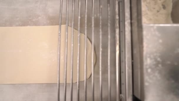 Pâte Feuilletée Sur Paillis Réversible Comptoir Machine Pâte Croissants Pour — Video