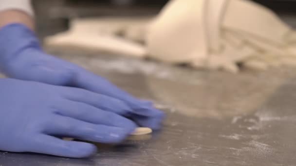 제과점 요리사가 만들기 것으로 보이는 반죽을 모습이 동영상이다 제과점 — 비디오