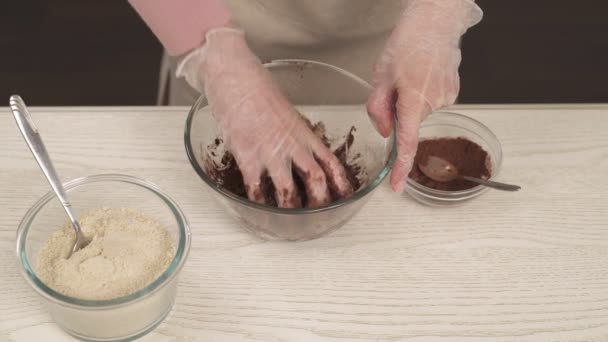 Una Demostración Cerca Mano Femenina Amasando Los Ingredientes Fabricación Dulces — Vídeos de Stock