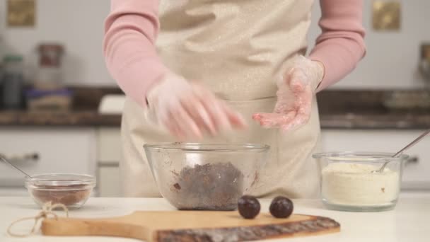 Una Hábil Ama Casa Haciendo Dulces Sabrosos Caramelos Chocolate Concepto — Vídeos de Stock