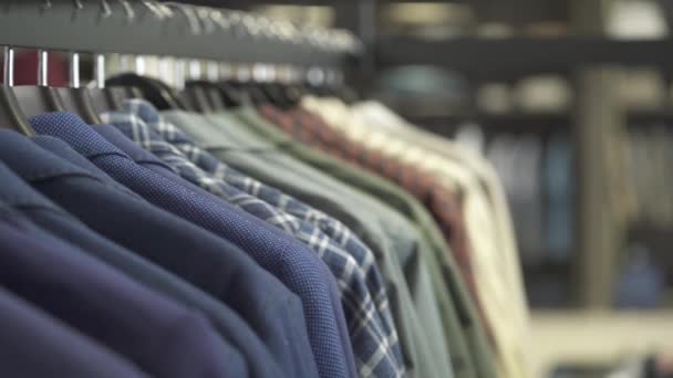 Plan Gauche Droite Des Variétés Vêtements Masculins Boutique Sur Support — Video