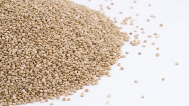 Närbild Vit Quinoa Frön Roterande Spannmål Hälsosam Kost Isolerad Vit — Stockvideo