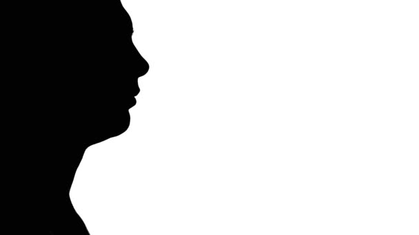 Burun Spreyi Kullanan Bir Kadının Silüeti Zole Edilmiş Siyah Beyaz — Stok video